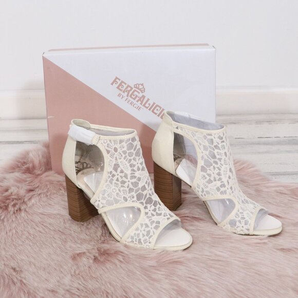 Fergalicious Maddox 3 Cream Lace Block Heal Sandal 8.5 - Picture 1 of 10
